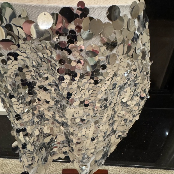 Gianni Bini Silver Sequin Mini Skirt – Size 8 (NWT) - Picture 3 of 9